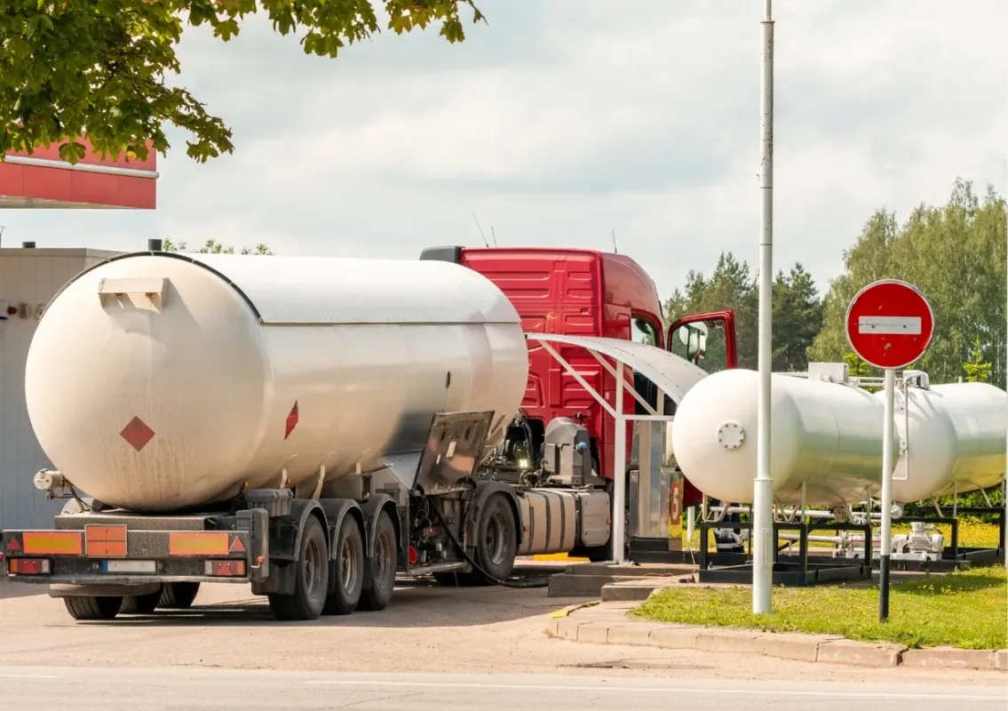 Usta Tanker - Kapak görseli 2